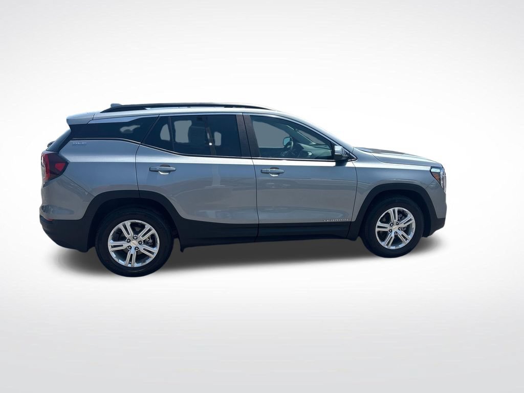 Used 2024 GMC Terrain SLE w/ Driver Convenience Package FWD image 9