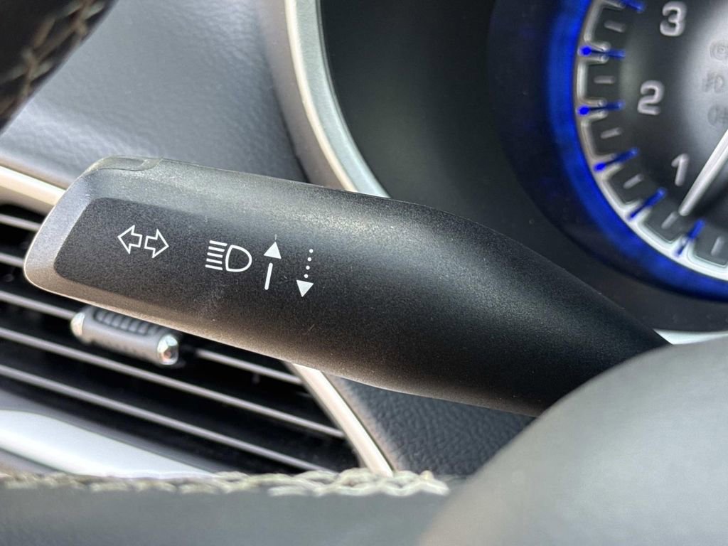 Used 2024 Chrysler Pacifica Touring-L image 41