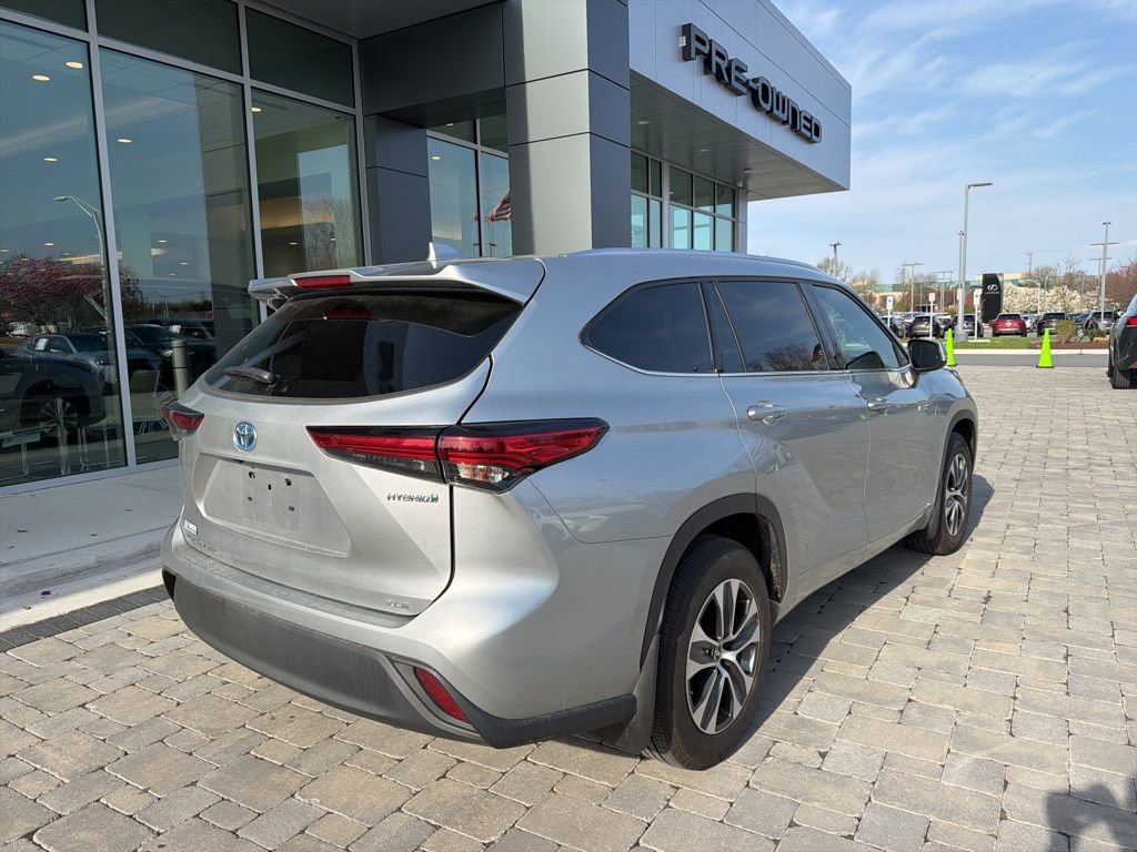 Used 2021 Toyota Highlander XLE image 7