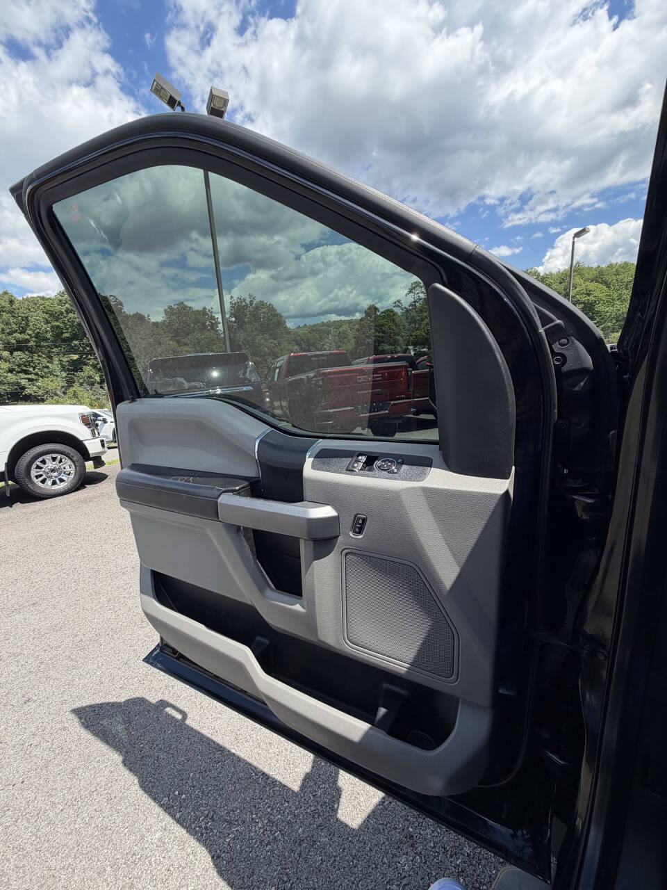 Used 2017 Ford F550 4x4 Regular Cab Super Duty image 33