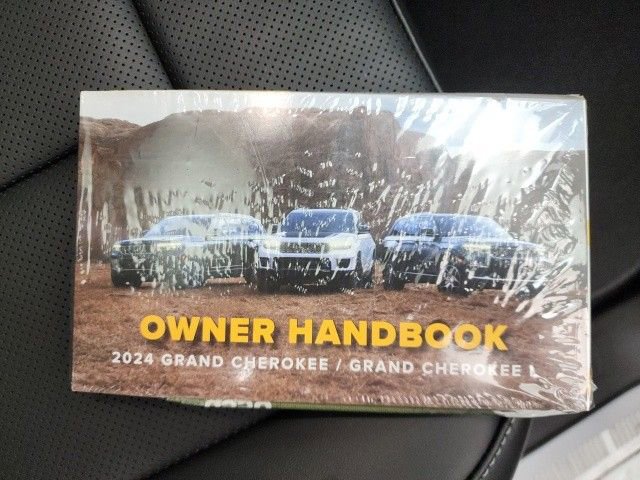 New 2024 Jeep Grand Cherokee Limited 4xe image 33