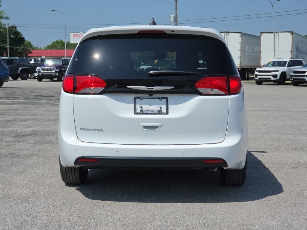 New 2027 Chrysler Pacifica LX FWD image 6