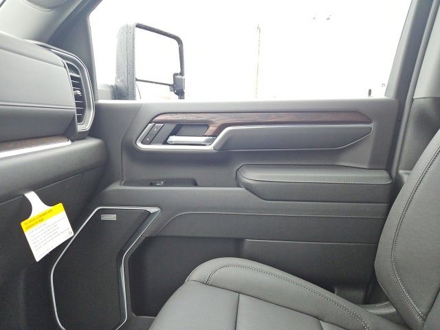 New 2026 GMC Sierra 2500 SLT w/ SLT Convenience Package image 38