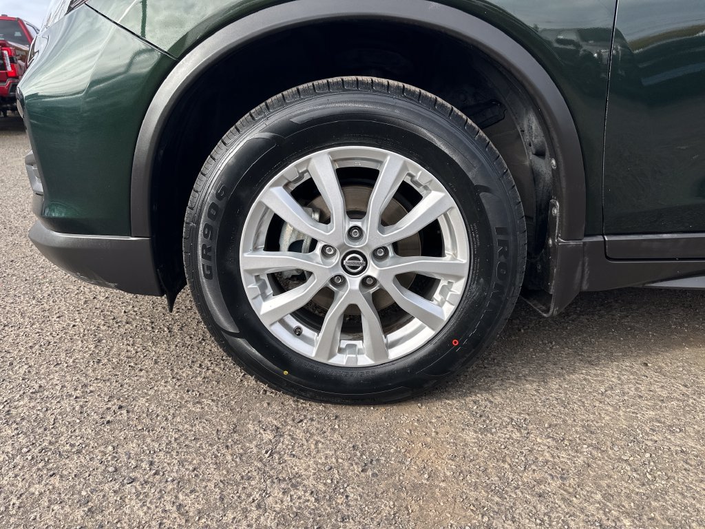 Used 2018 Nissan Rogue SV AWD/4WD image 11