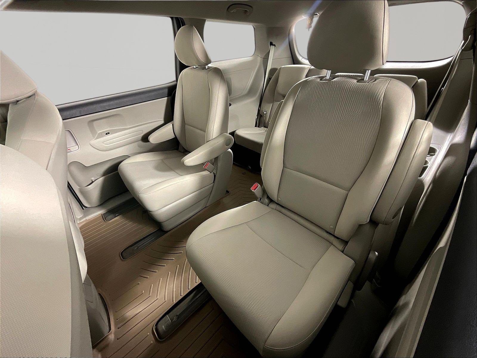 Used 2020 Kia Sedona L FWD image 22