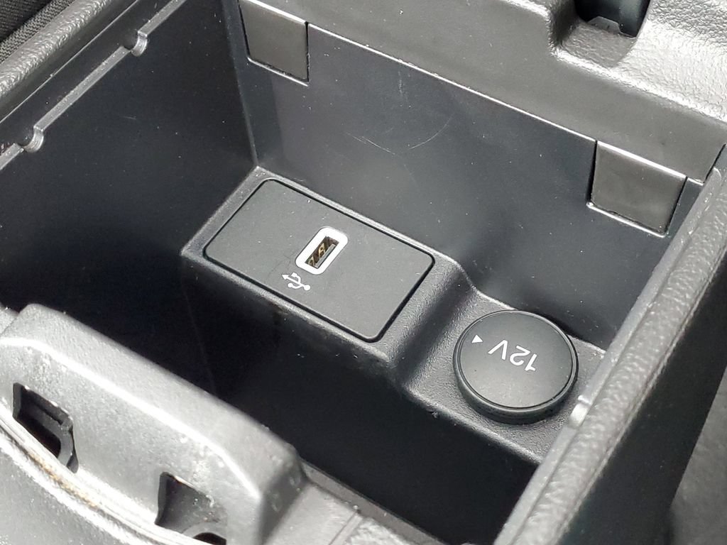Used 2018 Ford Focus SEL w/ Cold Weather Package FWD image 24