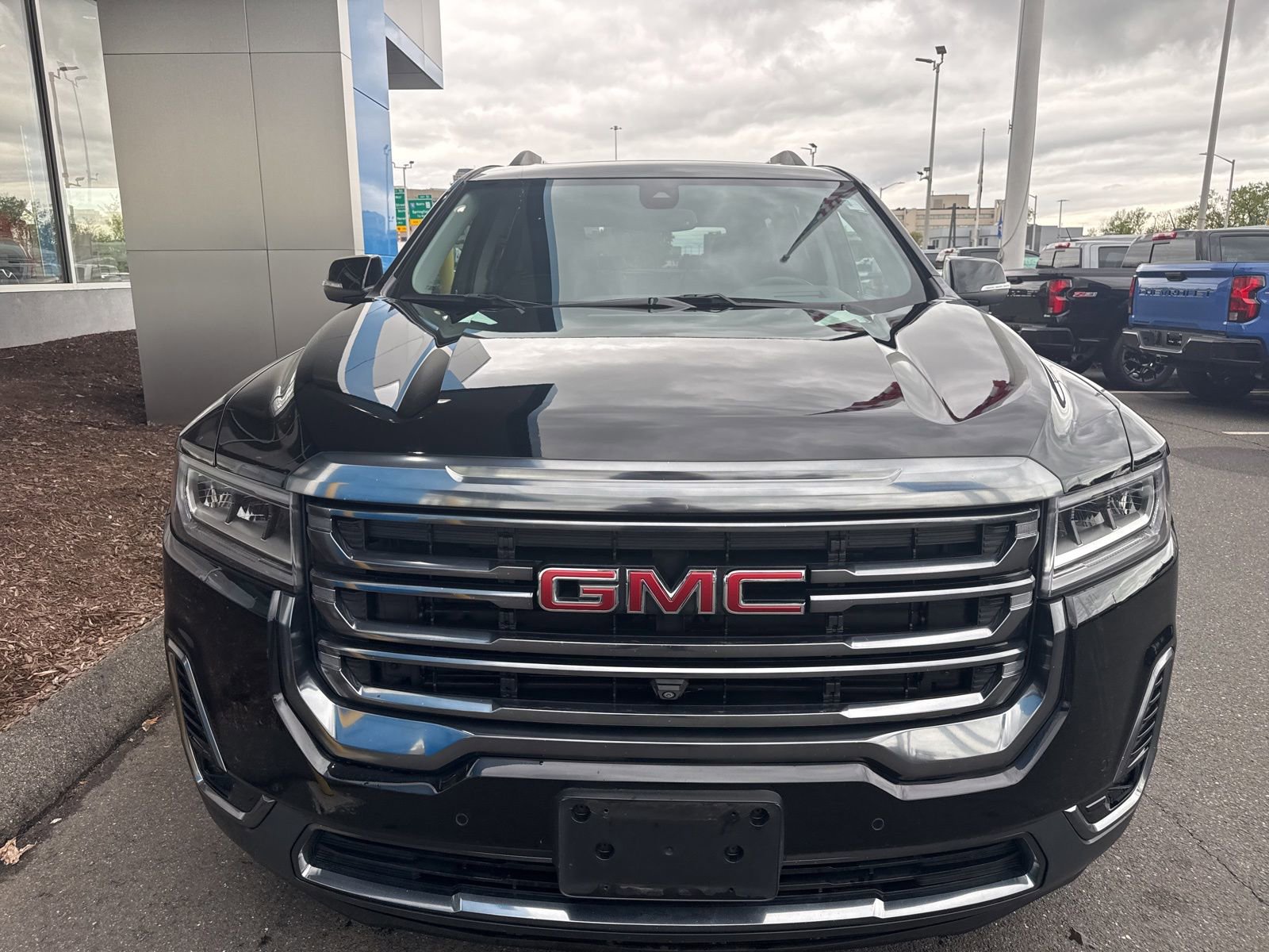 Used 2023 GMC Acadia AT4 w/ Technology Package AWD/4WD image 3