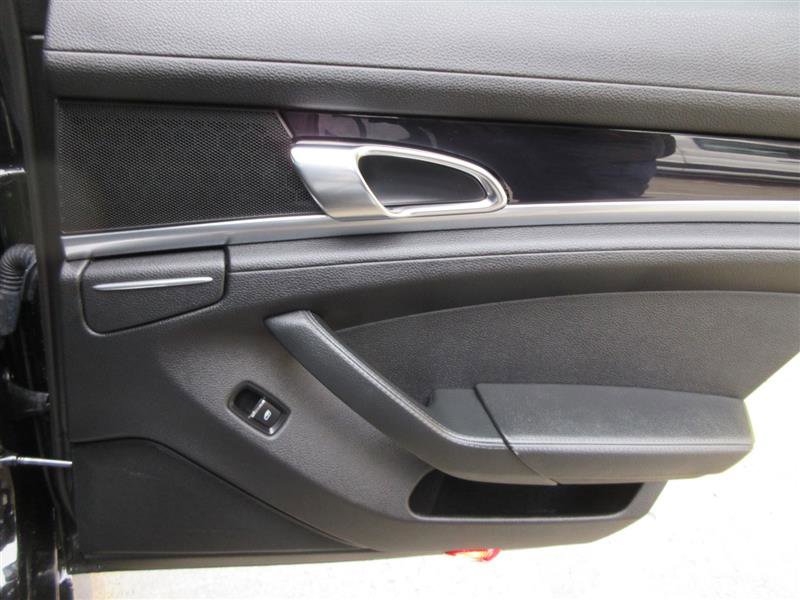 Used 2016 Porsche Panamera 4 image 29