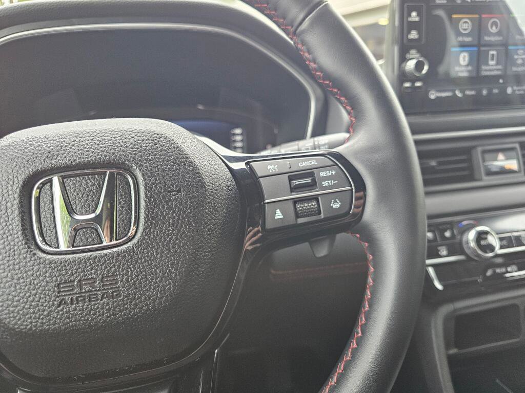Used 2025 Honda Pilot Black Edition image 32