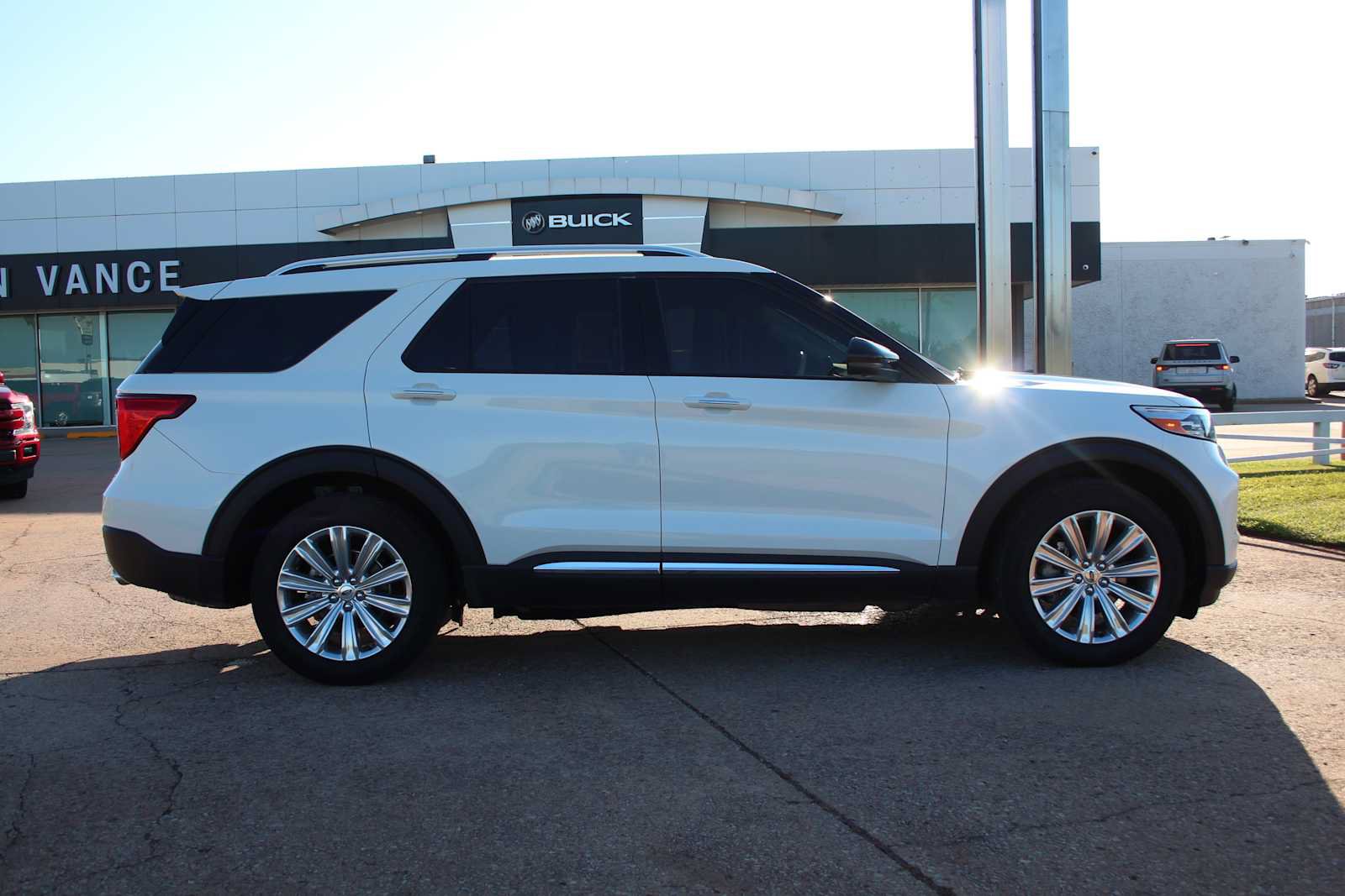 Used 2023 Ford Explorer Limited w/ Limited Technology Package AWD/4WD image 15