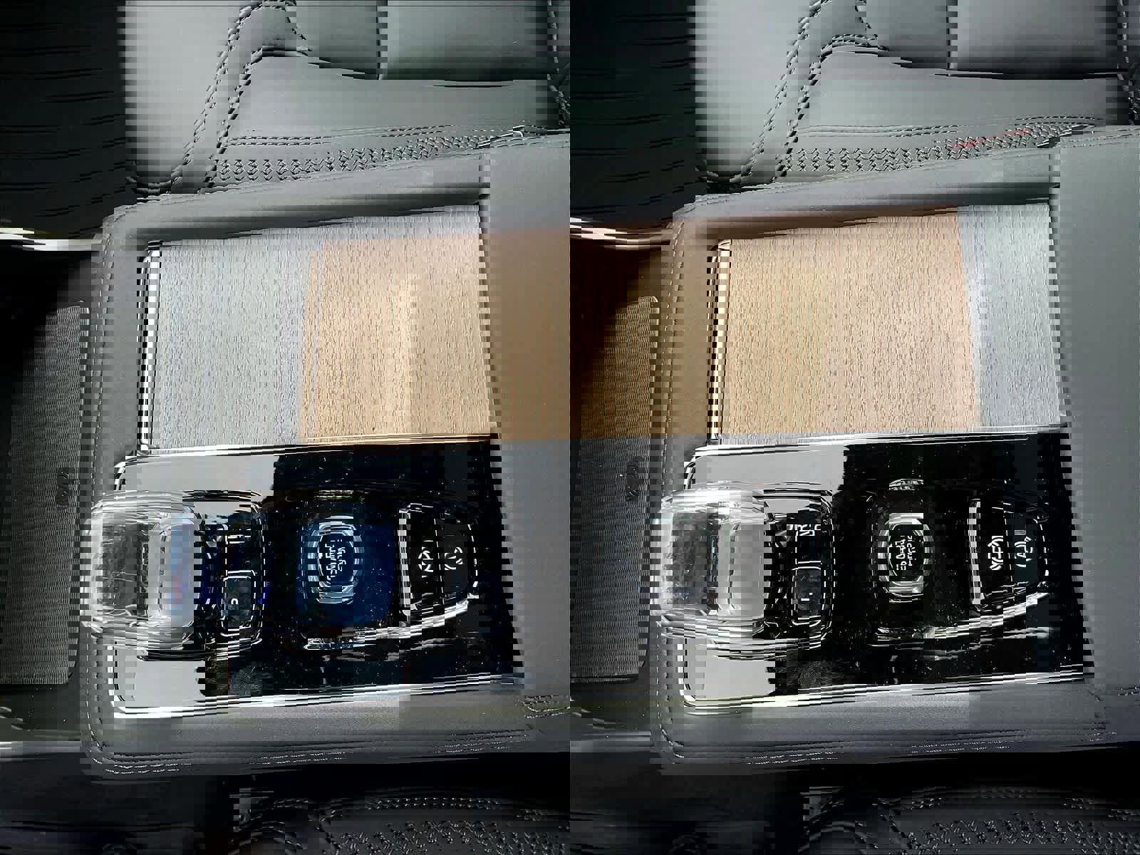 New 2026 Volvo XC90 B5 Plus w/ Protection Package AWD/4WD image 10