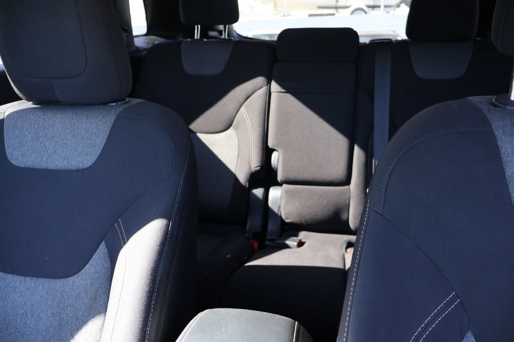 Used 2018 Jeep Cherokee Latitude FWD image 37