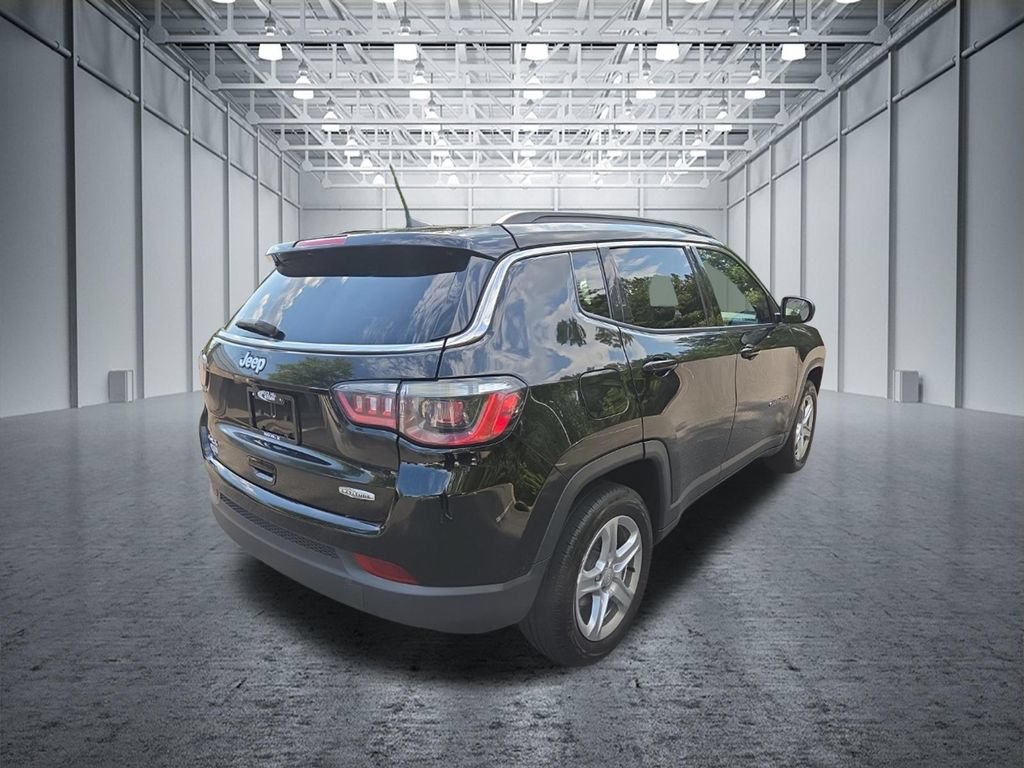 Used 2024 Jeep Compass Latitude AWD/4WD image 9