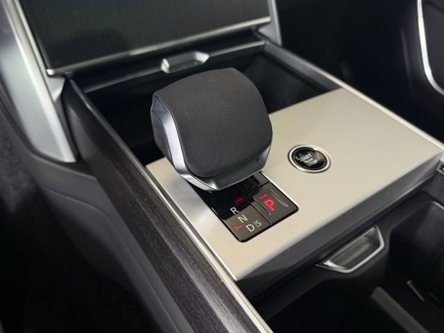 Used 2025 Land Rover Range Rover SE image 33