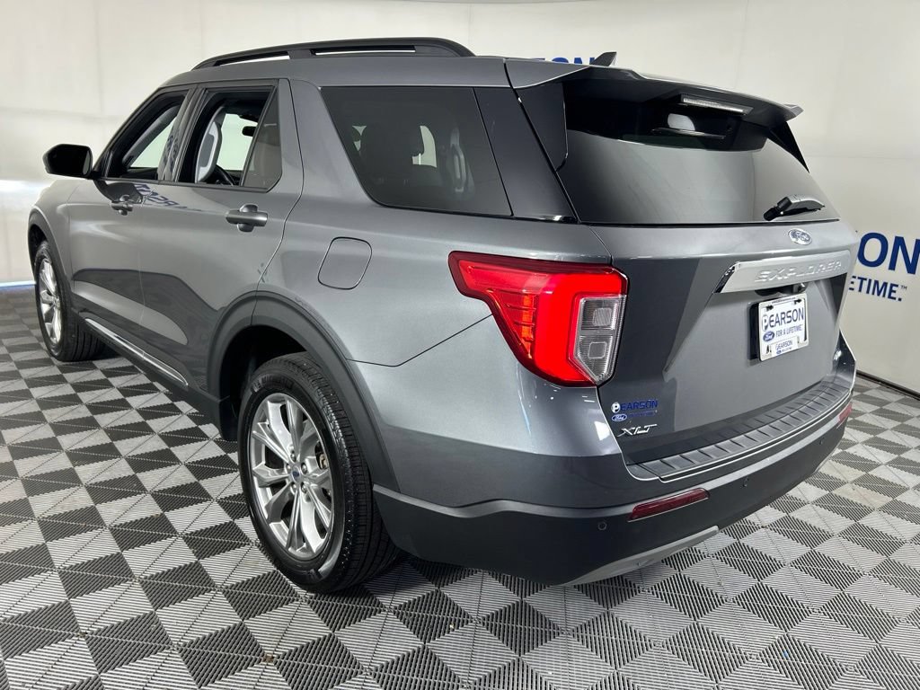 Used 2024 Ford Explorer XLT w/ Equipment Group 202A AWD/4WD image 8