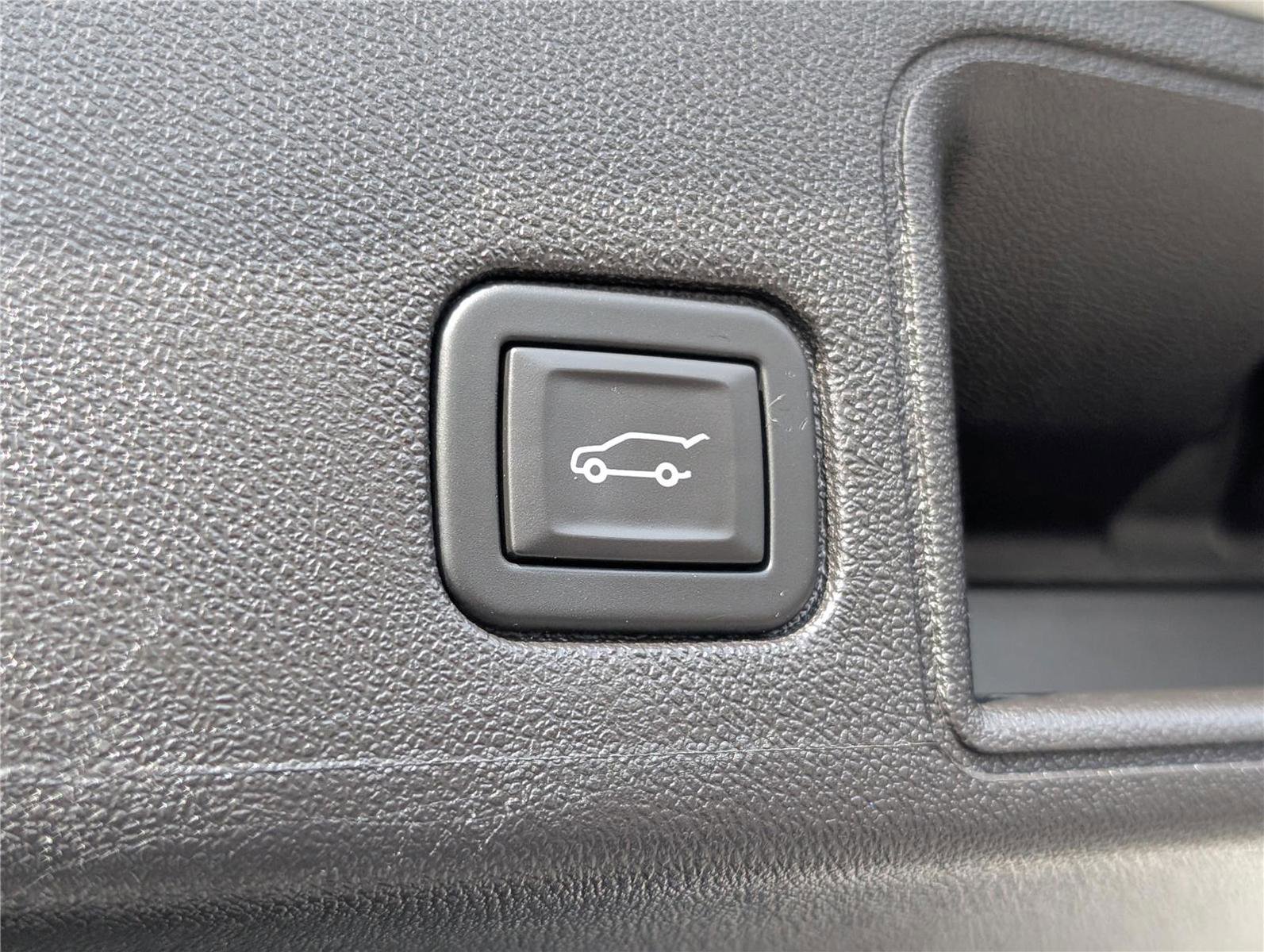 Used 2024 GMC Terrain AT4 image 15