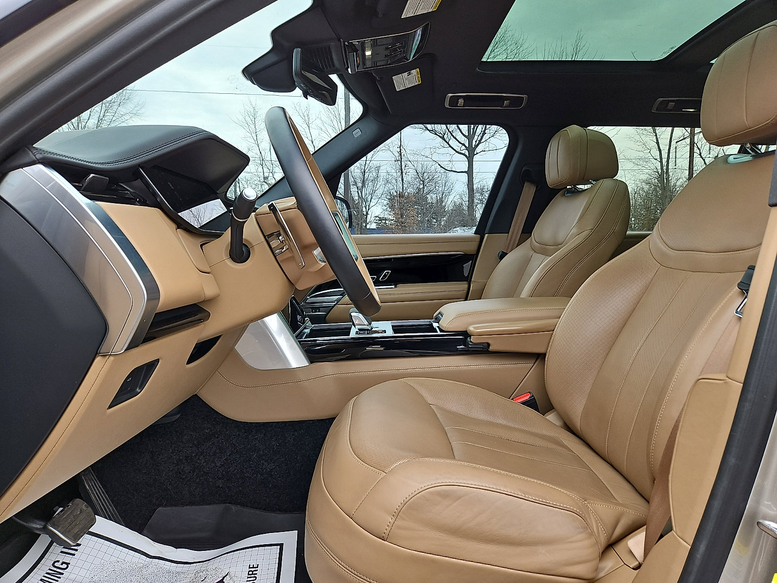 Used 2024 Land Rover Range Rover Long Wheelbase SE image 13