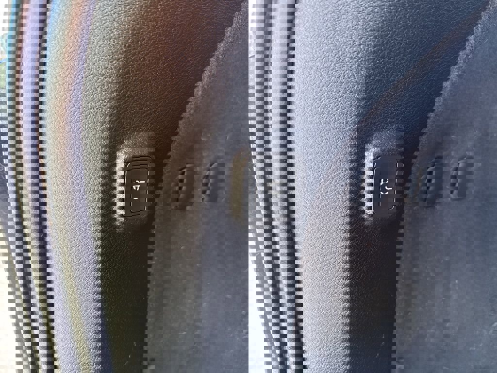 Used 2019 Jeep Cherokee Limited w/ Luxury Group image 27