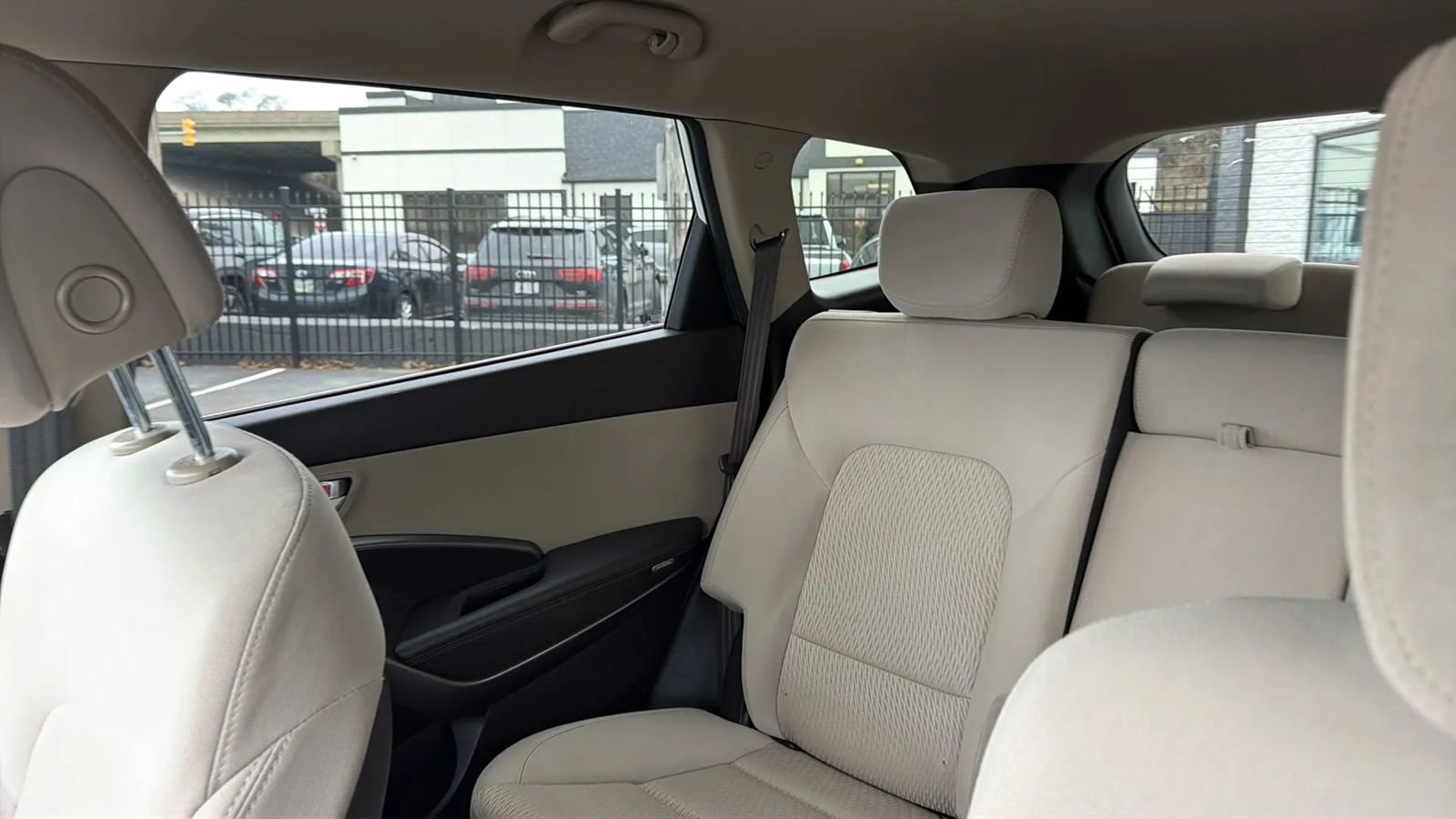 Used 2017 Hyundai Santa Fe SE image 33