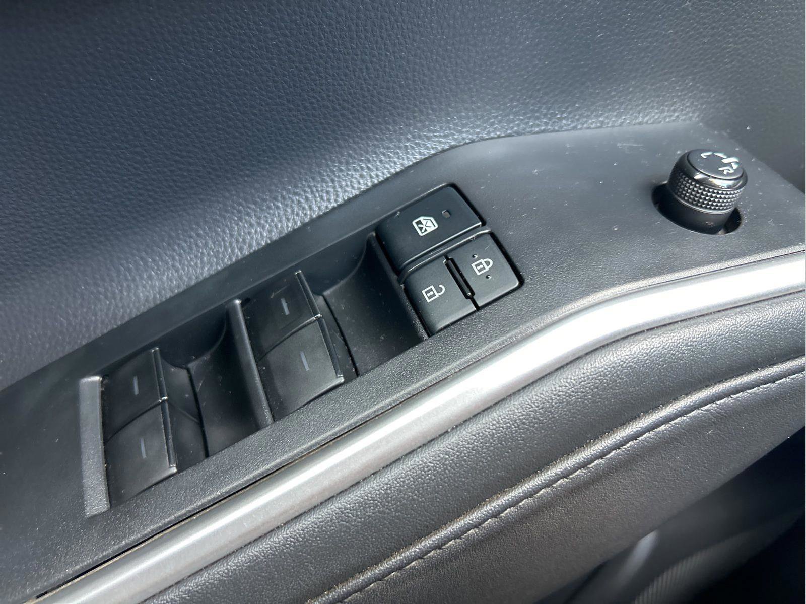 Used 2021 Toyota Highlander XSE FWD image 24