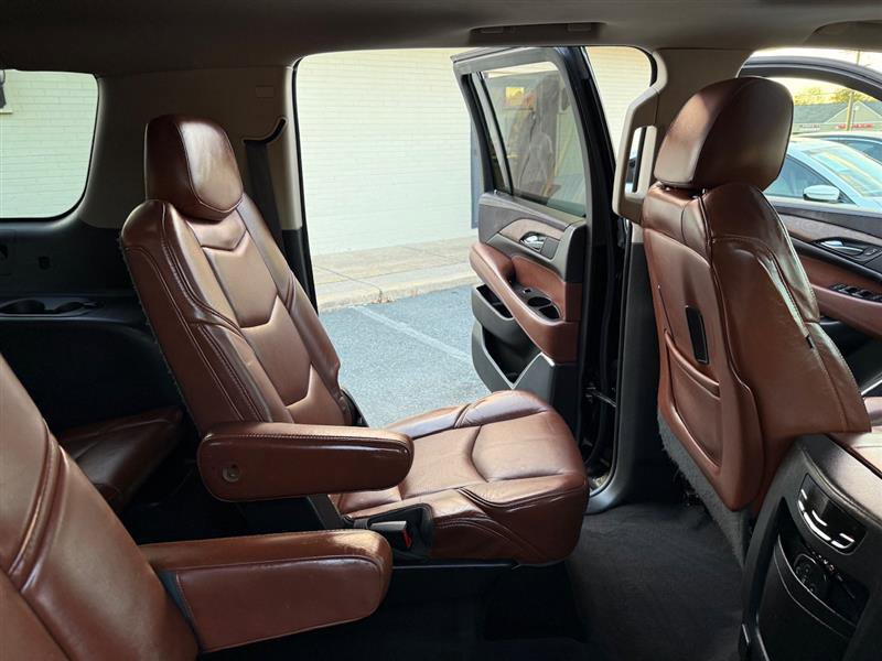 Used 2015 Cadillac Escalade ESV Luxury image 23