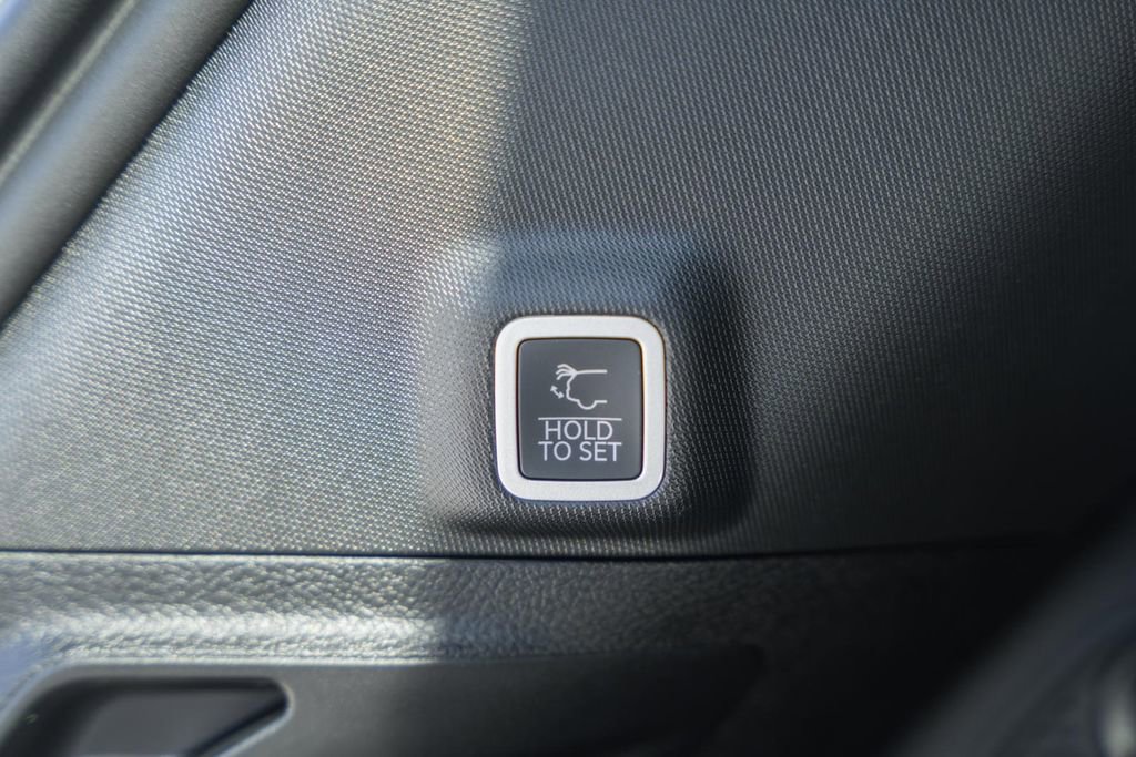 New 2025 Jeep Grand Cherokee Laredo X w/ Luxury Tech Group I image 11