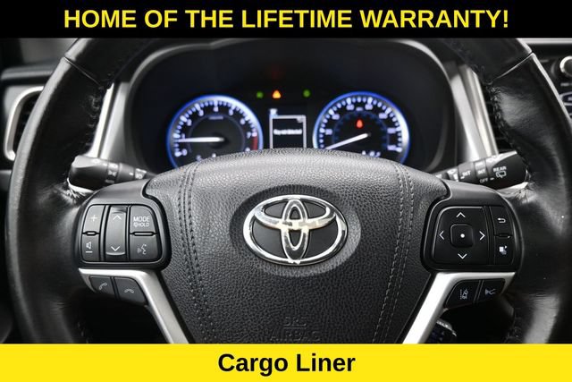 Used 2017 Toyota Highlander SE AWD/4WD image 17