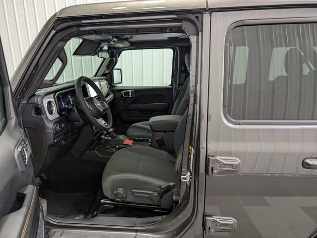 Used 2025 Jeep Wrangler Unlimited Sahara AWD/4WD image 13