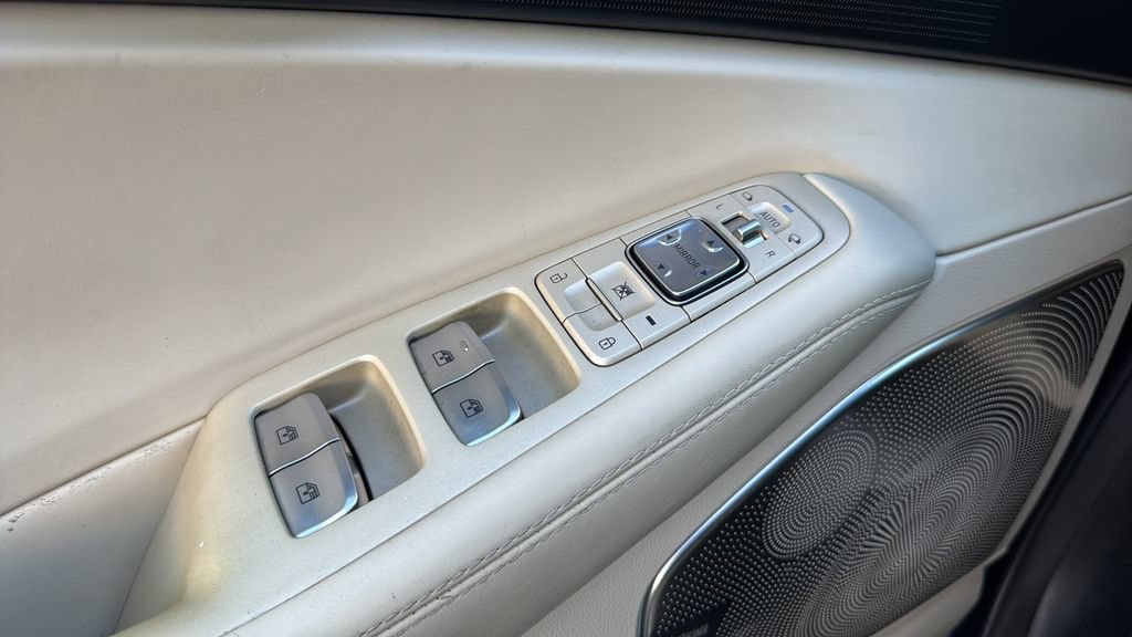 Used 2018 Genesis G90 3.3T Premium AWD/4WD image 28