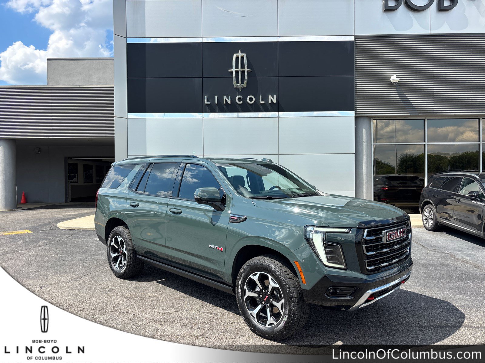 Used 2025 GMC Yukon AT4 w/ AT4 Premium Plus Package AWD/4WD image 1