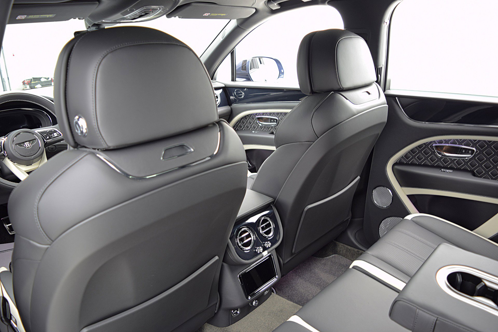 Used 2023 Bentley Bentayga Speed image 36