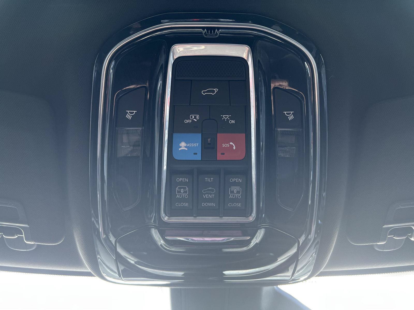 Used 2024 Jeep Grand Cherokee Overland w/ Luxury Tech Group IV AWD/4WD image 73