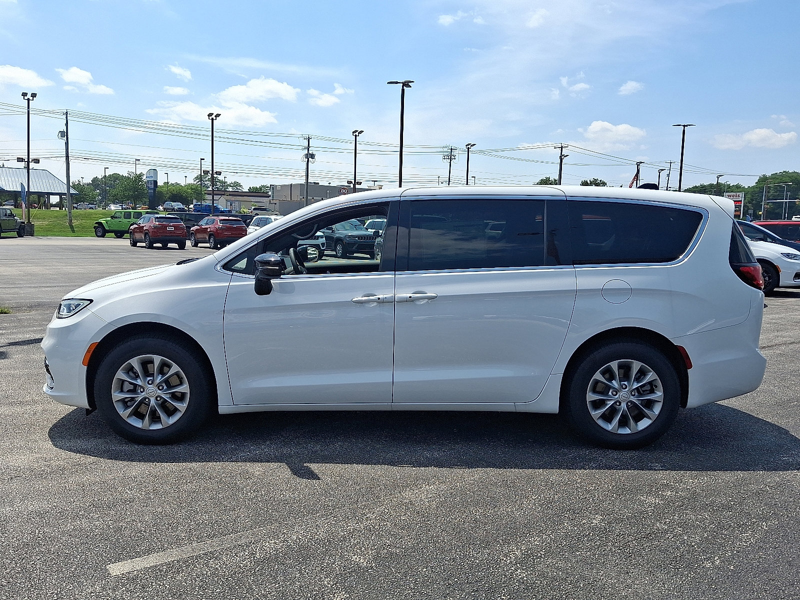 New 2025 Chrysler Pacifica Select image 5