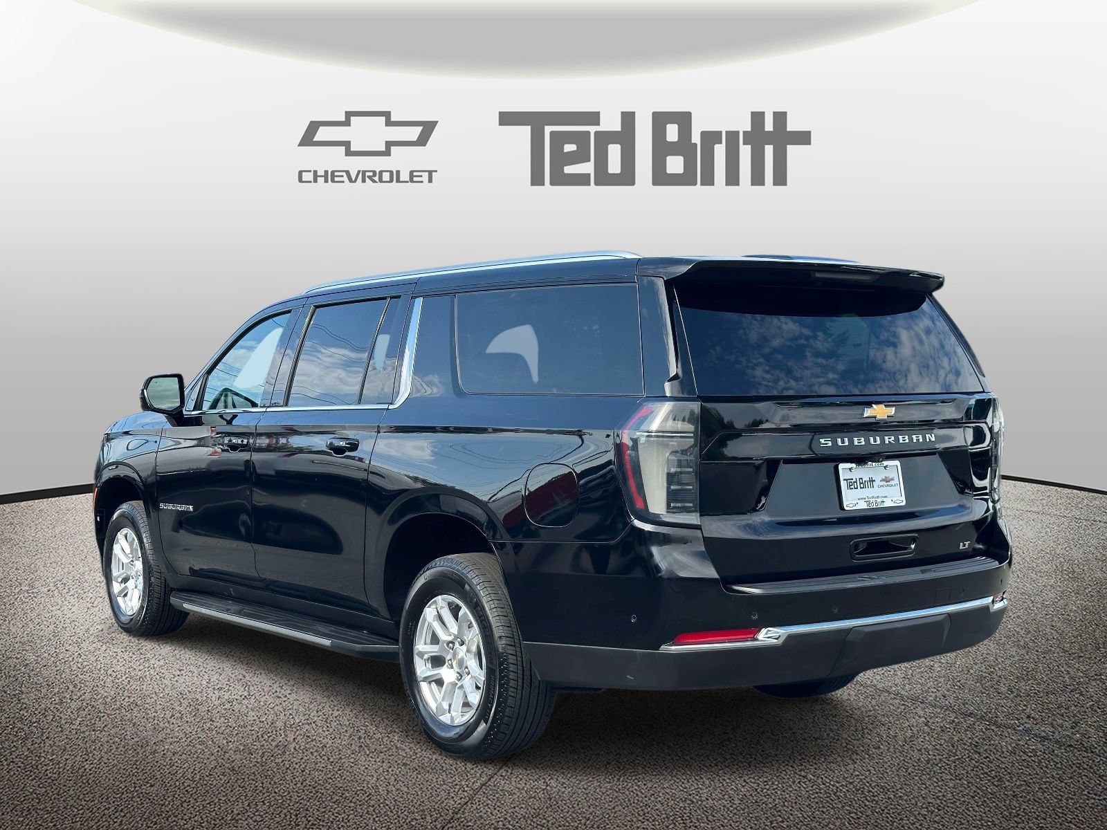 Certified 2026 Chevrolet Suburban LT w/ Comfort Package AWD/4WD image 6