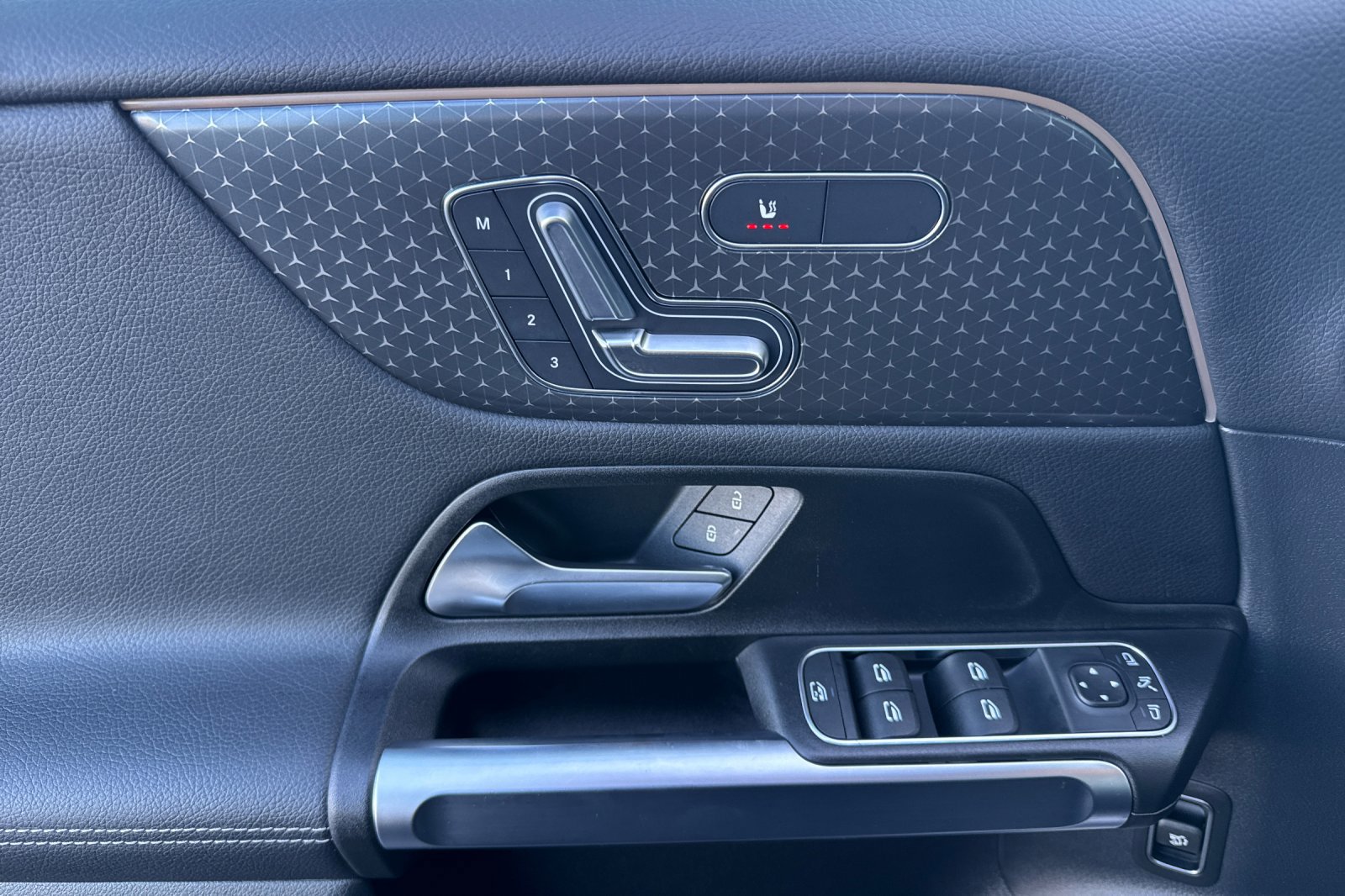 Certified 2025 Mercedes-Benz GLB 250 4MATIC image 11