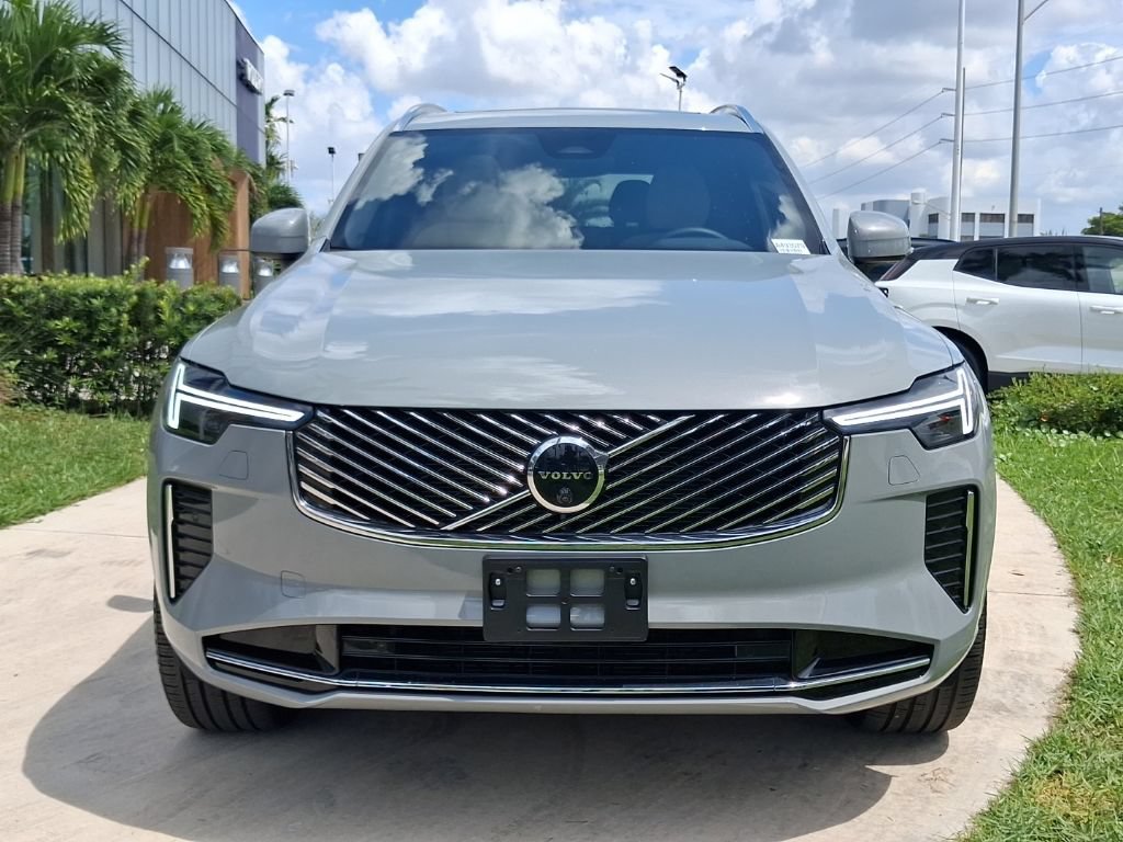 Certified 2026 Volvo XC90 B6 Plus AWD/4WD image 2