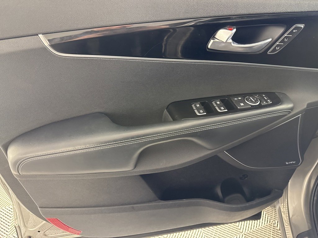 Used 2017 Kia Sorento SX image 11