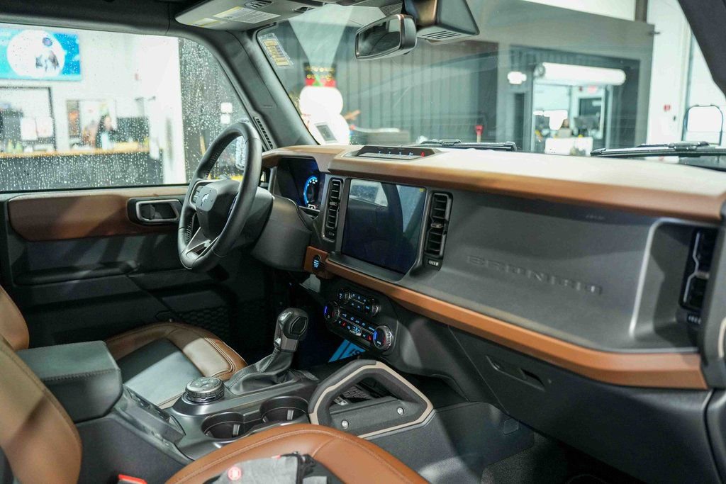 Used 2024 Ford Bronco Outer Banks w/ Sasquatch Package image 14