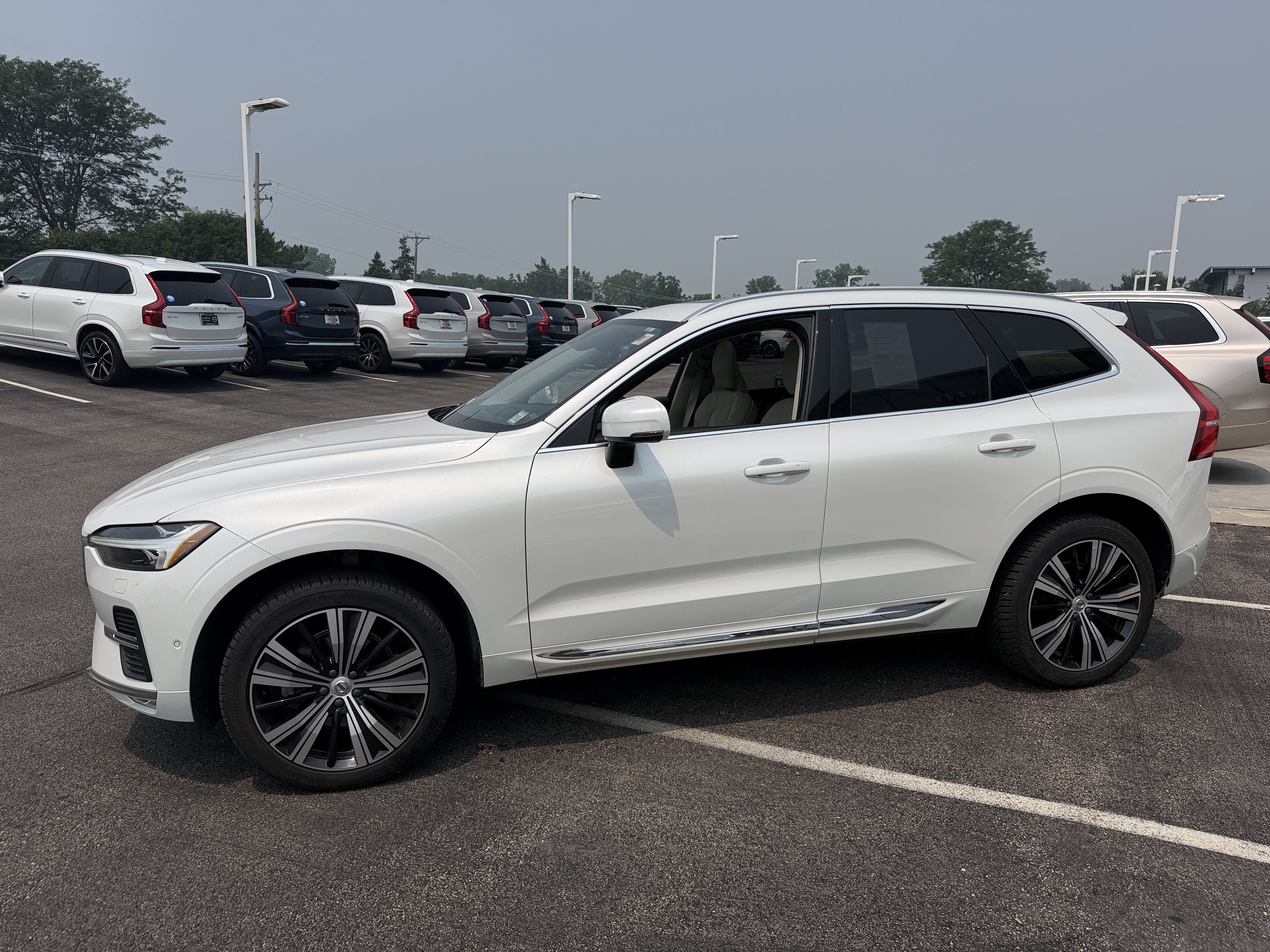 Used 2023 Volvo XC60 B5 Plus w/ Climate Package AWD/4WD image 6