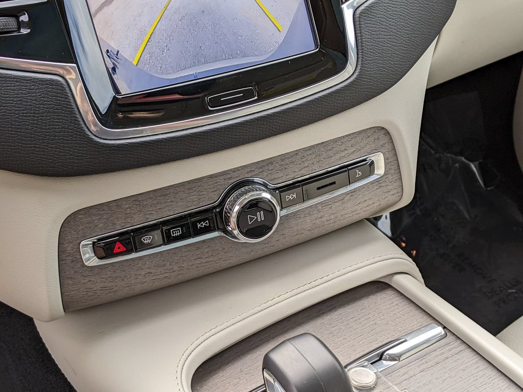 Certified 2025 Volvo XC90 T8 Plus w/ Protection Package Premier AWD/4WD image 18