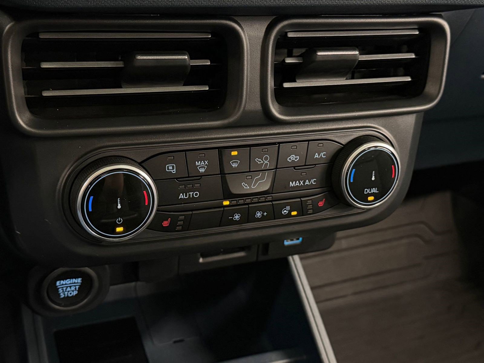 Used 2024 Ford Maverick Lariat w/ Black Appearance Package image 27