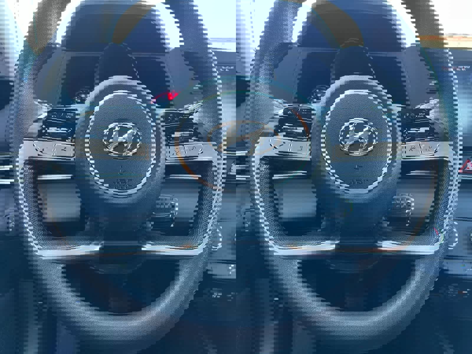 Certified 2023 Hyundai Elantra SE image 22