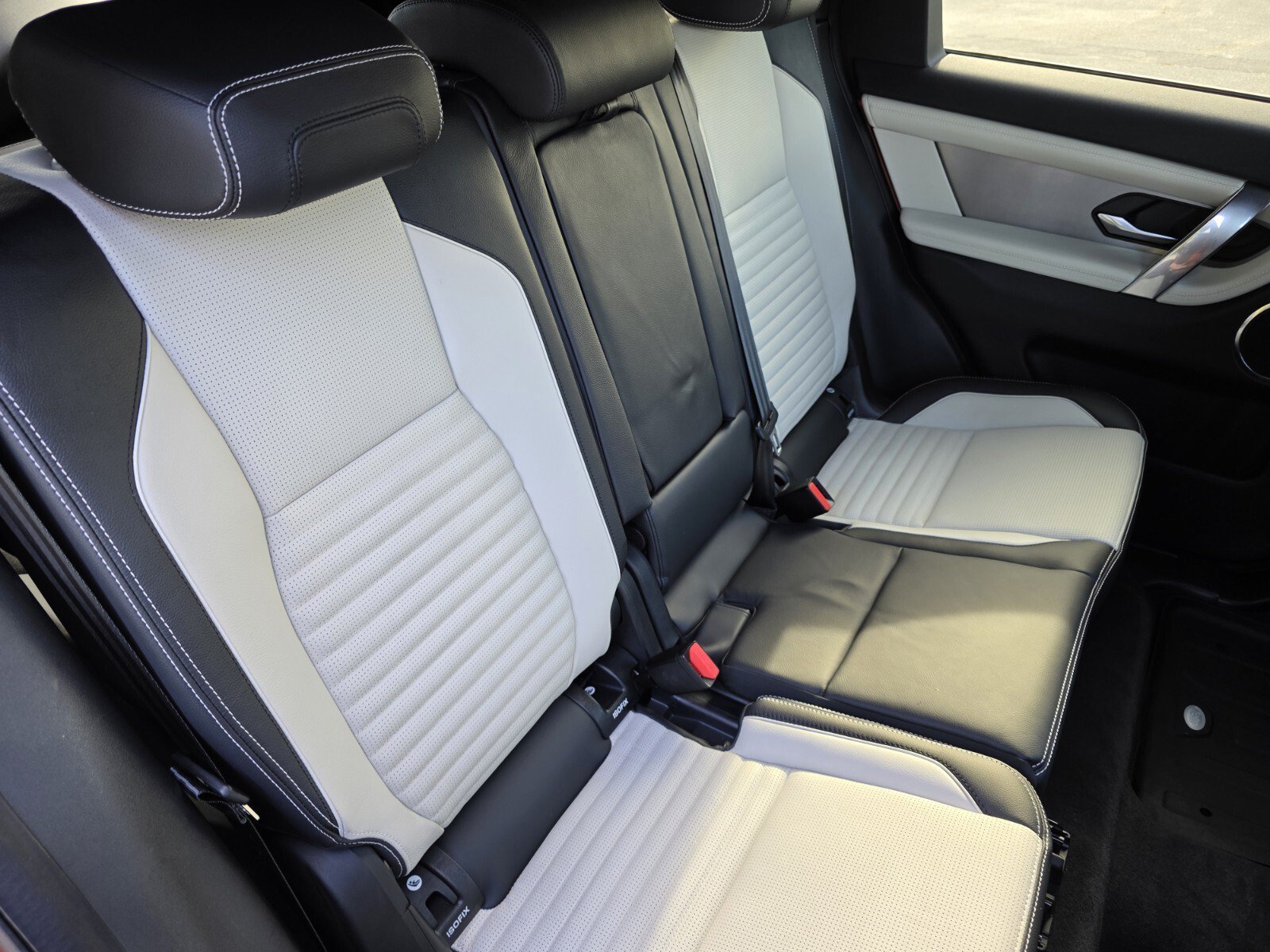 Certified 2022 Land Rover Discovery Sport SE R-Dynamic AWD/4WD image 21