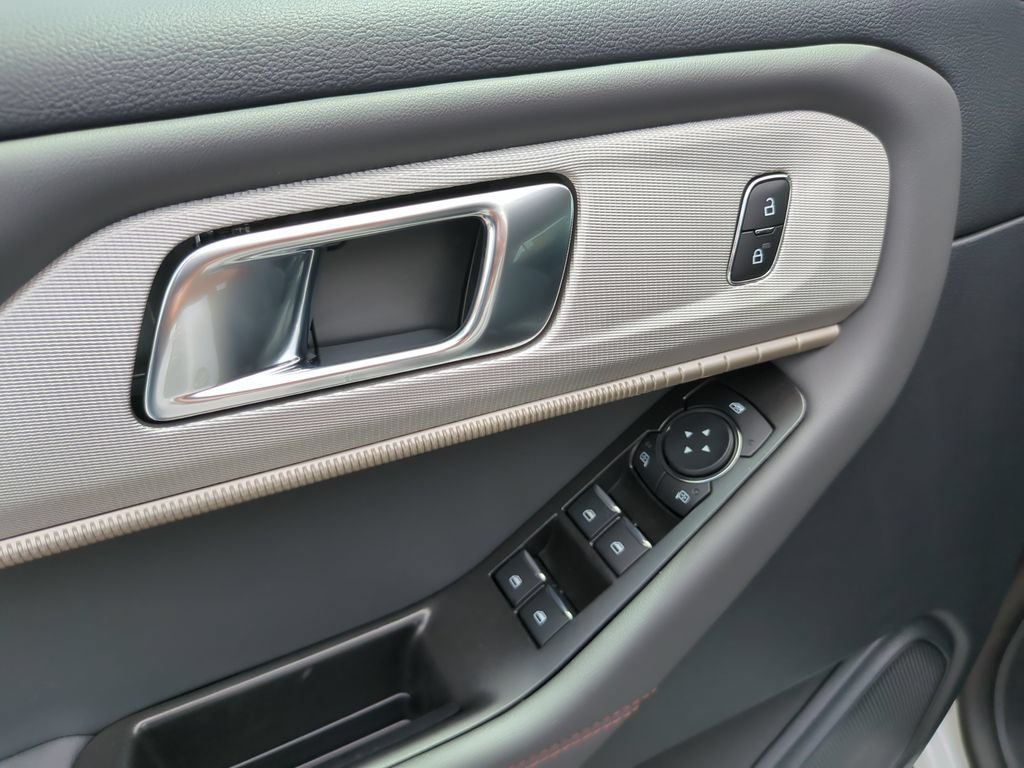 New 2026 Ford Explorer Active RWD image 18