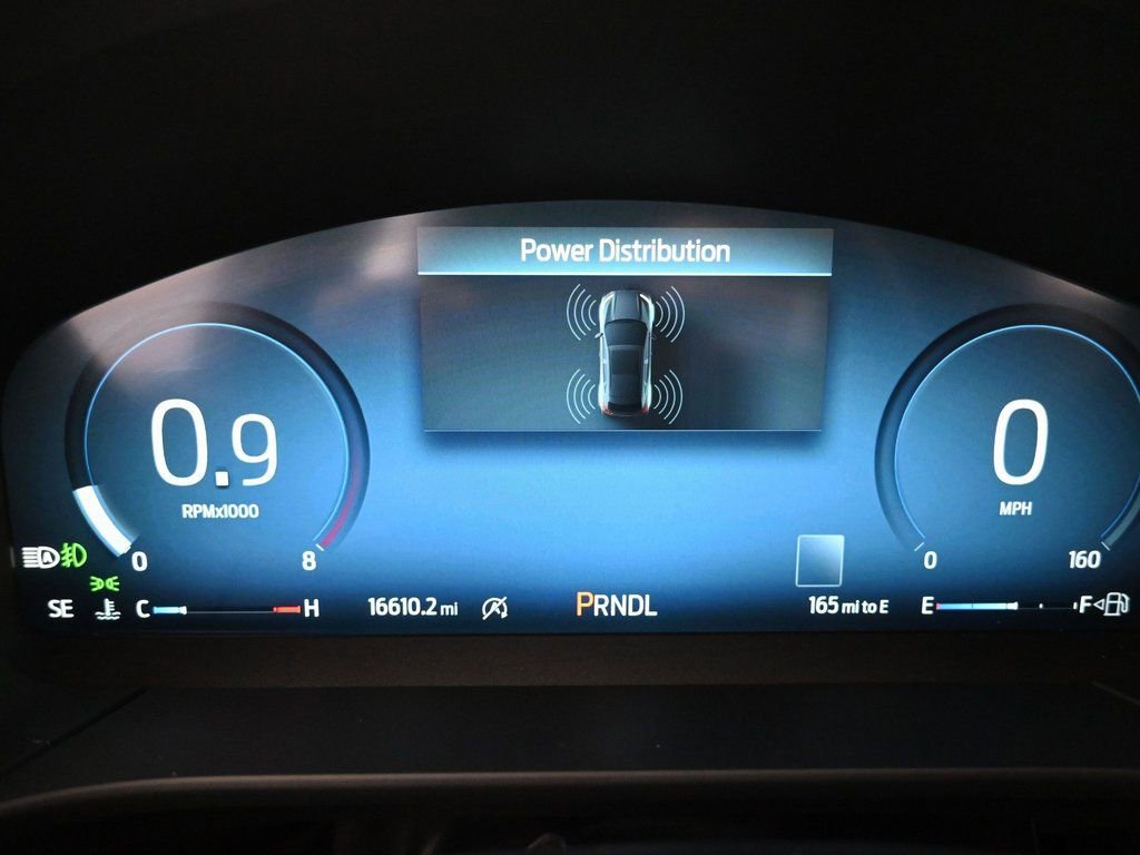 Used 2025 Ford Escape Platinum image 17