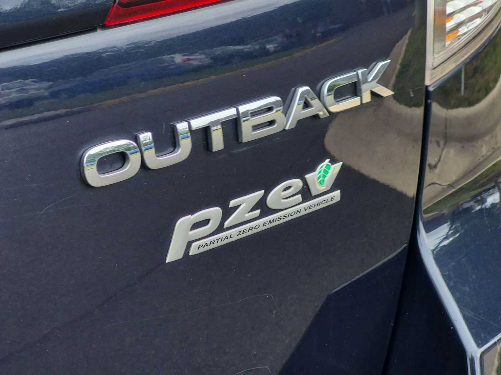 Used 2012 Subaru Outback 2.5i Limited w/ Moonroof Pkg AWD/4WD image 13