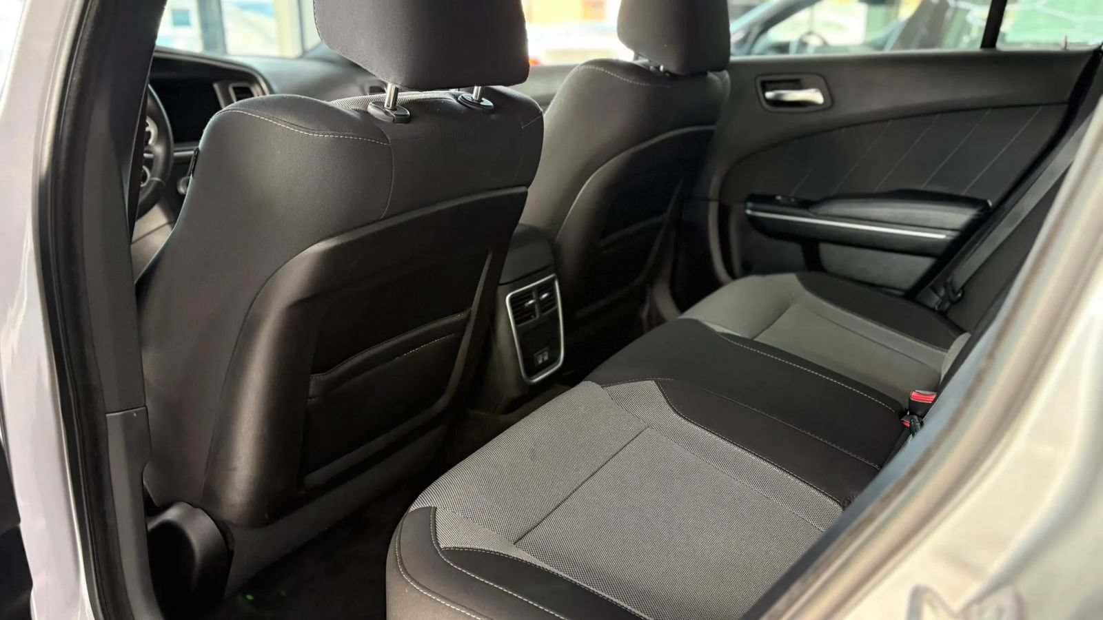 Used 2016 Dodge Charger SXT w/ Navigation & Travel Group RWD image 17
