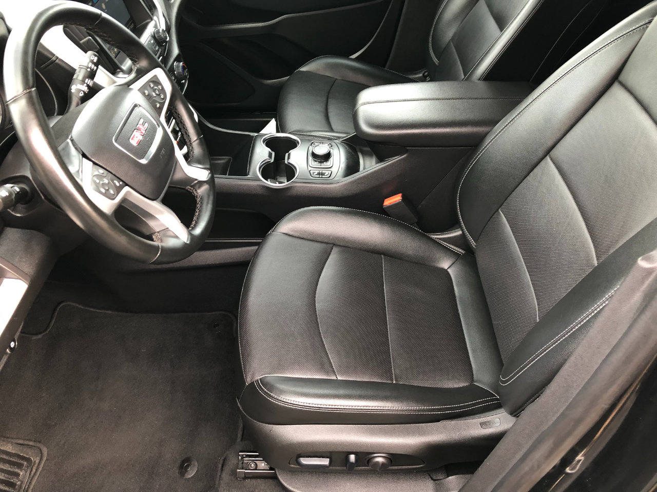 Used 2024 GMC Terrain SLT image 11