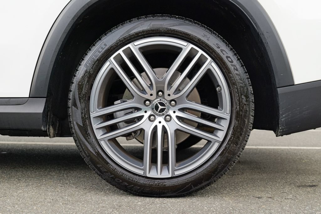 Used 2024 Mercedes-Benz GLS 450 4MATIC image 14