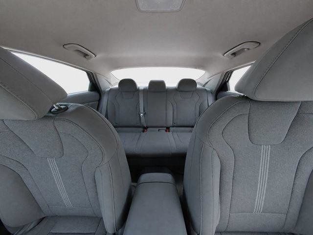 Used 2021 Hyundai Elantra SE FWD image 18